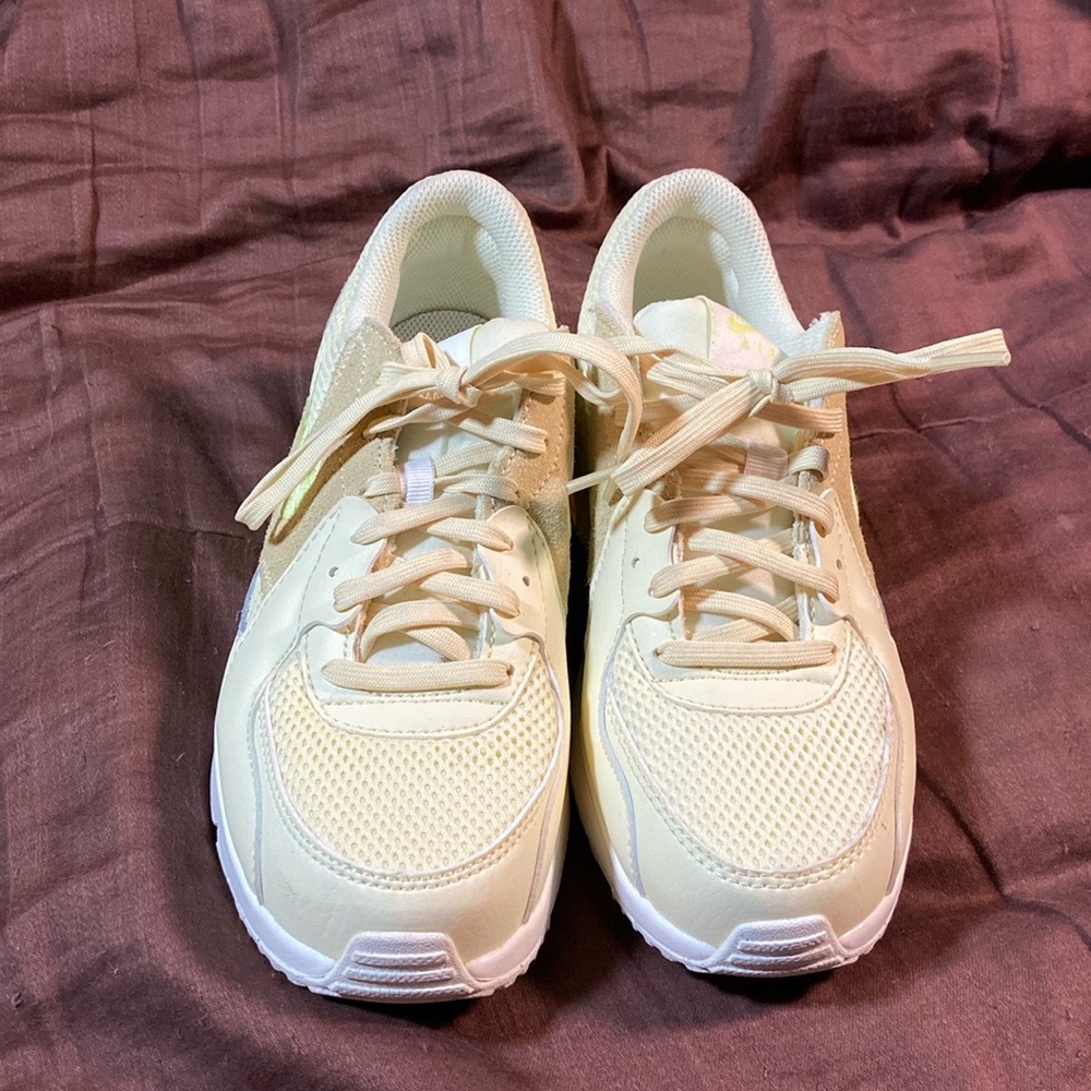 Women’s Nike Air Max Sneaker.  Nike Brand.  NWOT!